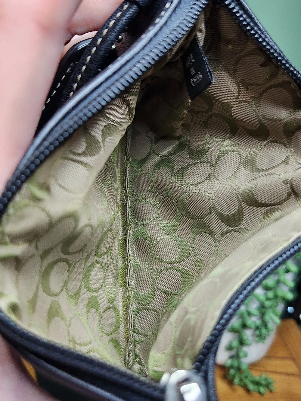 Coach Black Leather Zip Top Wristlet, LIKE NEW